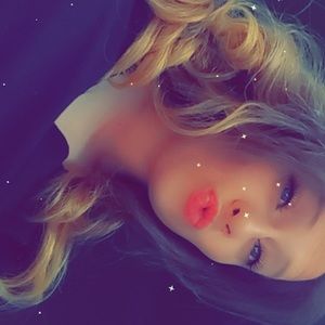 Meet your Posher, Courtney